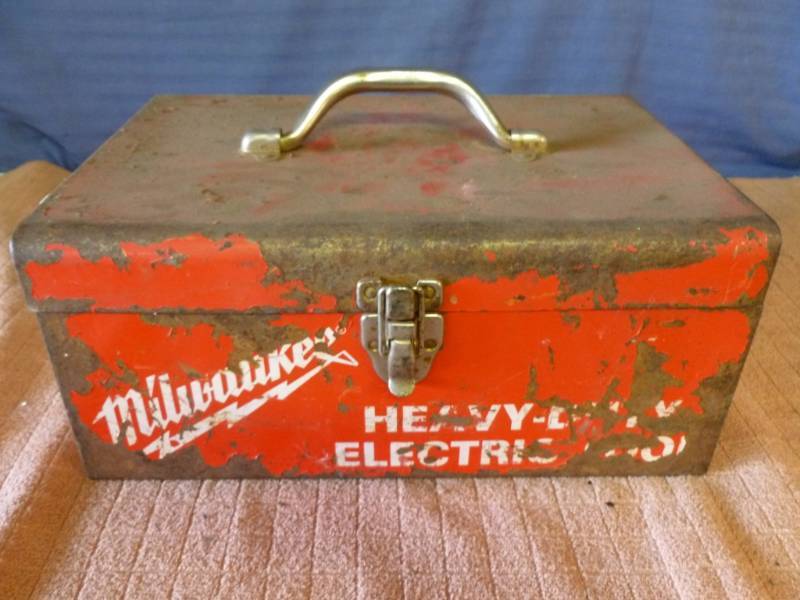 lot 189 image: Milwaukee Case