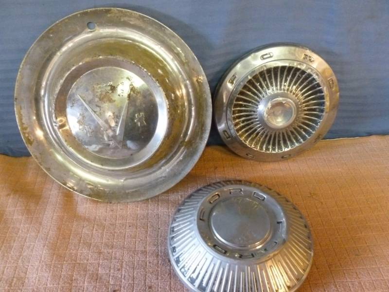 lot 196 image: Hub Caps