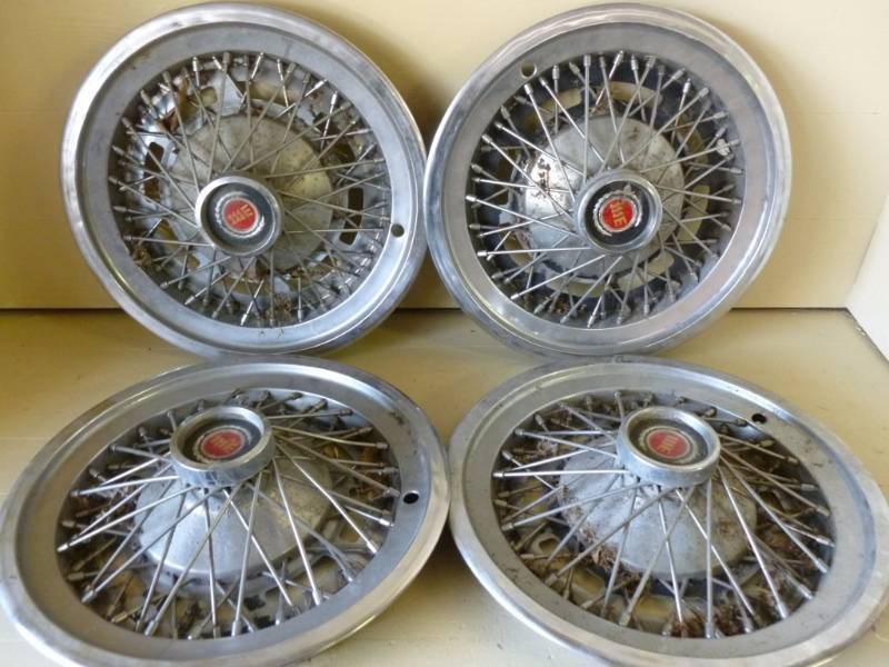 lot 197 image: Hub Caps