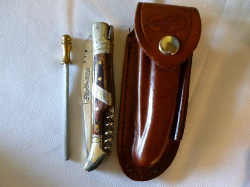 lot 228 image: Hunting Knife