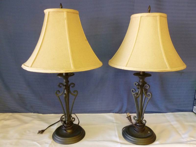 lot 249 image: Lamps