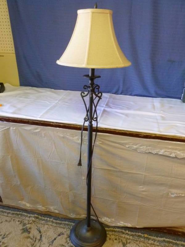 lot 250 image: Lamp