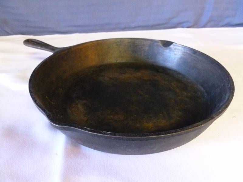 lot 255 image: Cast Iron Pan