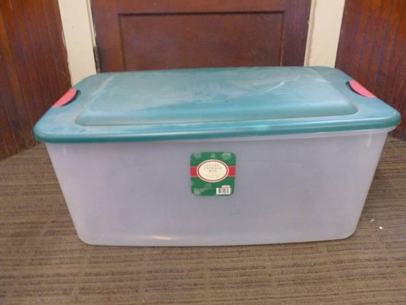 lot 271 image: Storage Tote