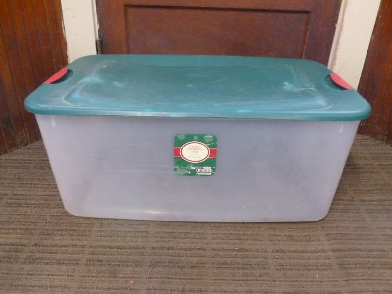 lot 272 image: Storage Tote