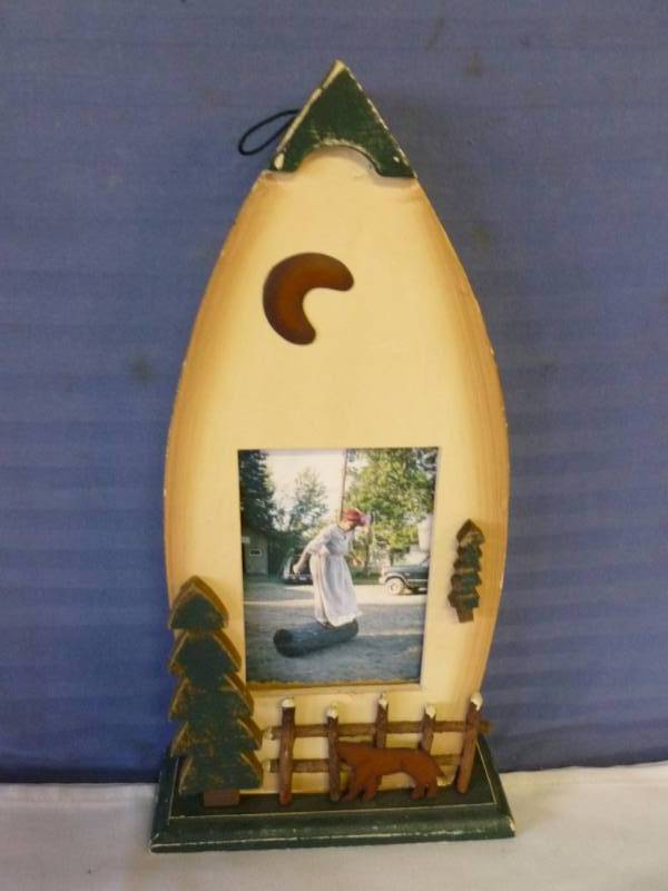 lot 276 image: Picture Frame