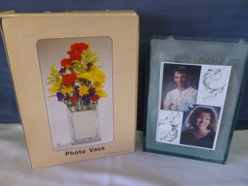 lot 278 image: Photo Vase