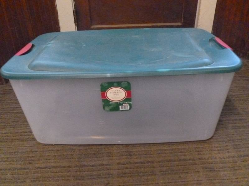 lot 353 image: Storage Tote