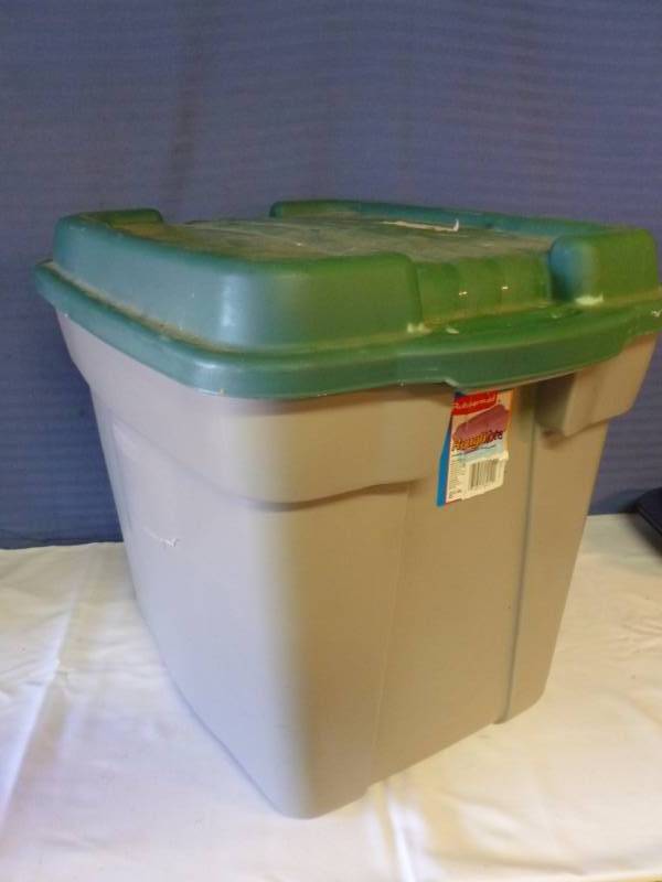 lot 354 image: Storage Tote