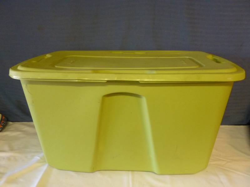 lot 355 image: Storage Tote
