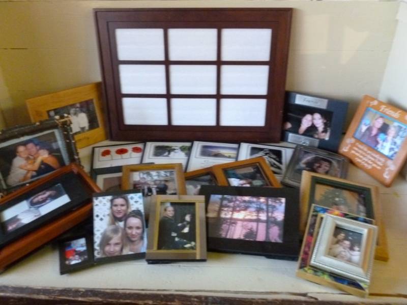 lot 374 image: Picture Frames