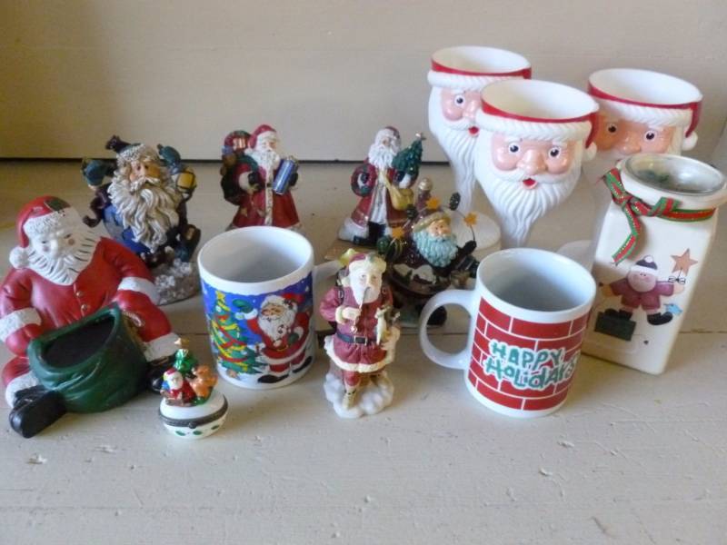 lot 376 image: Christmas Items