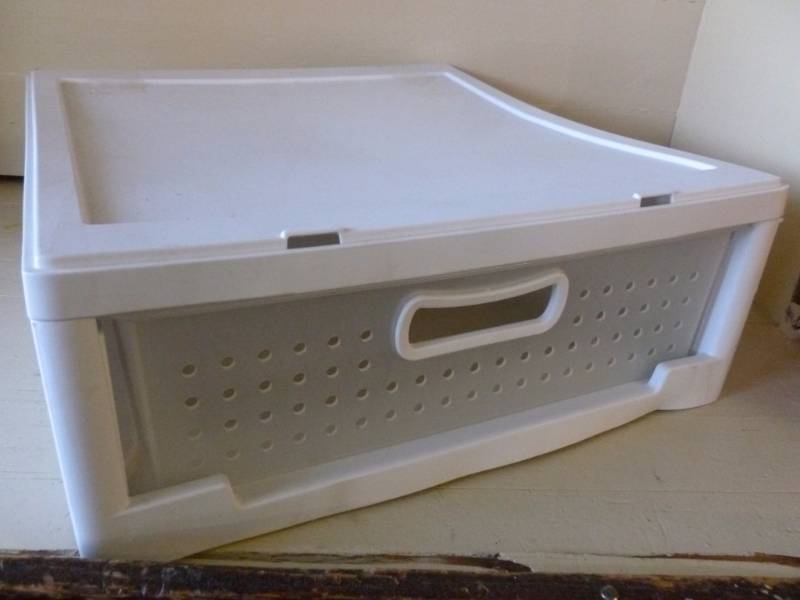 lot 377 image: Sterlite Organizer