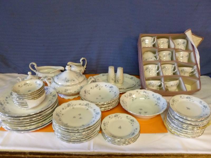 lot 382 image: Johann Haviland - Bavaria China