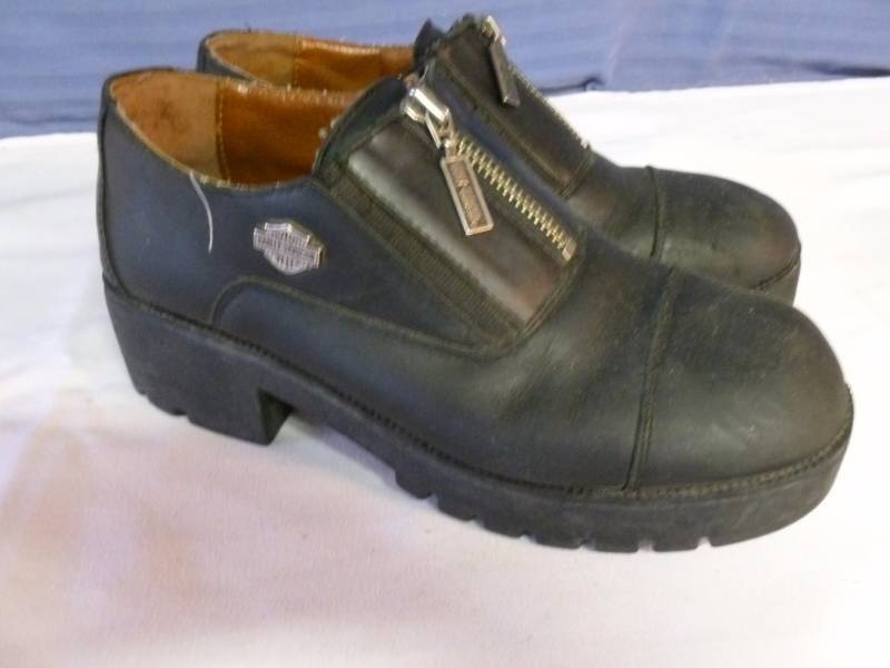 lot 393 image: Harley Davidson Shoes