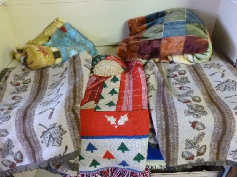 lot 399 image: Blankets
