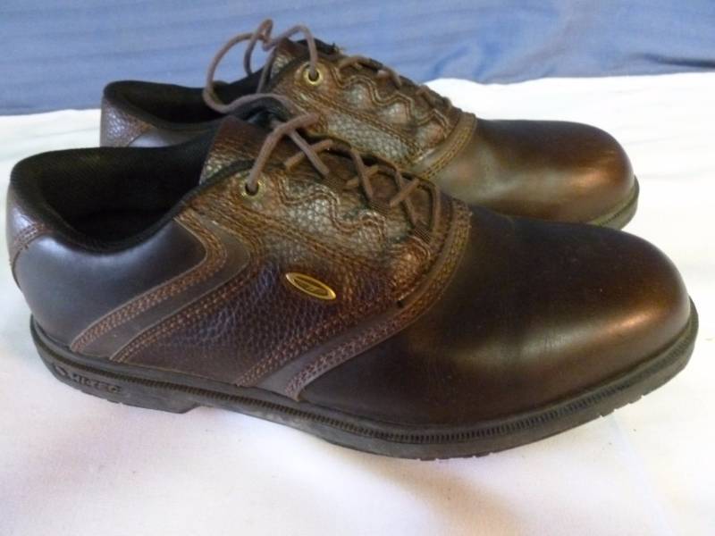 lot 407 image: Golf Shoes