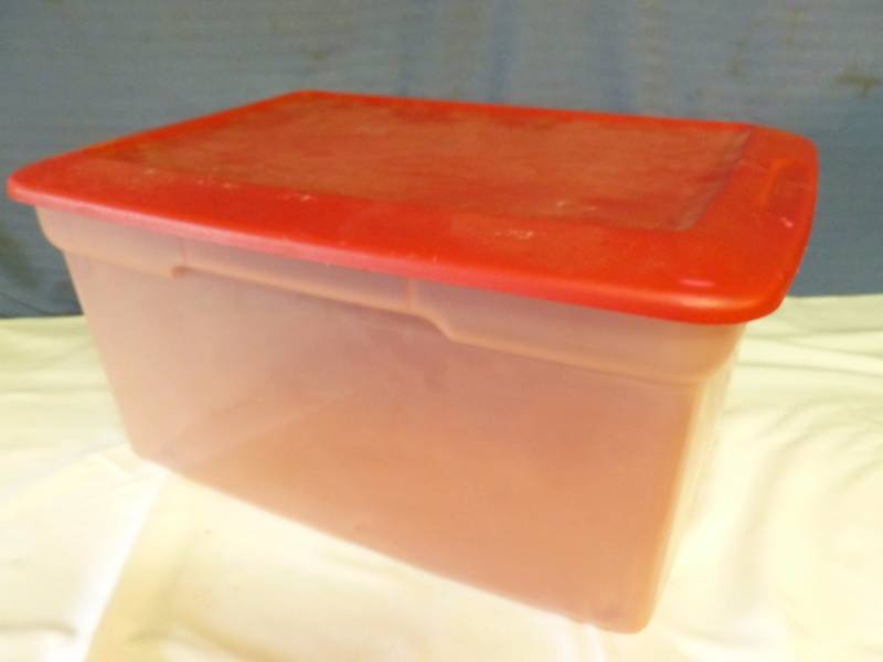 lot 418 image: Storage Tote