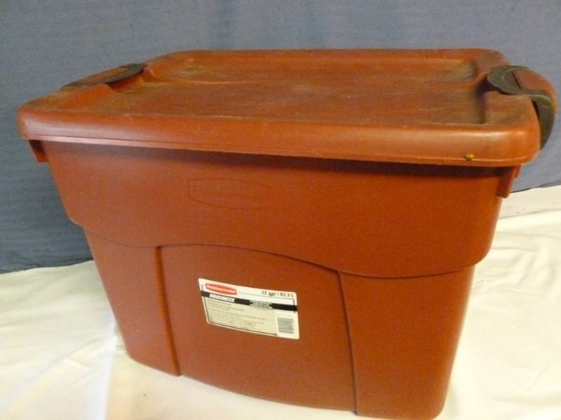 lot 419 image: Storage Tote