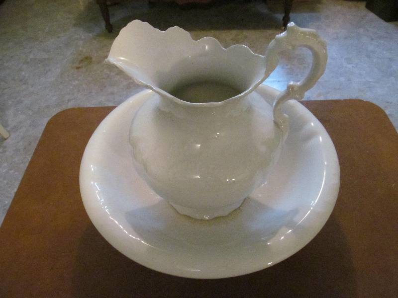 Ceramic Water Basin & Pitcher