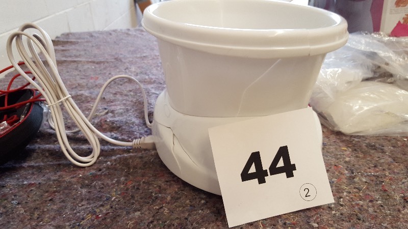 lot 44 image: Beauty Chic Quick Hot Paraffin Bath