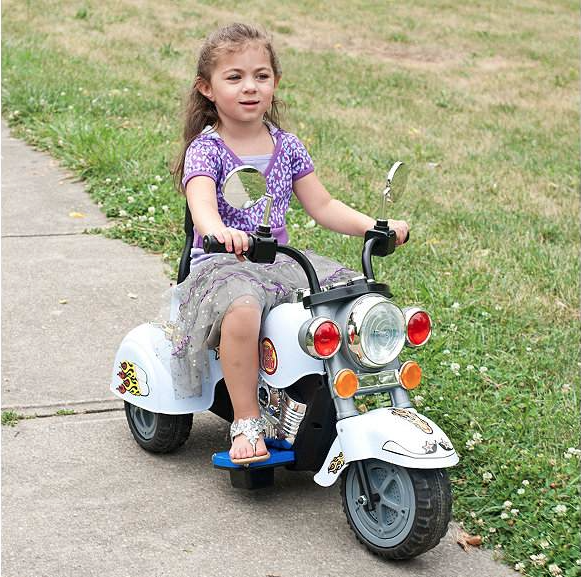 lot 110 image: Lil Rider White Knight 6V 3-Wheeled Ride-On