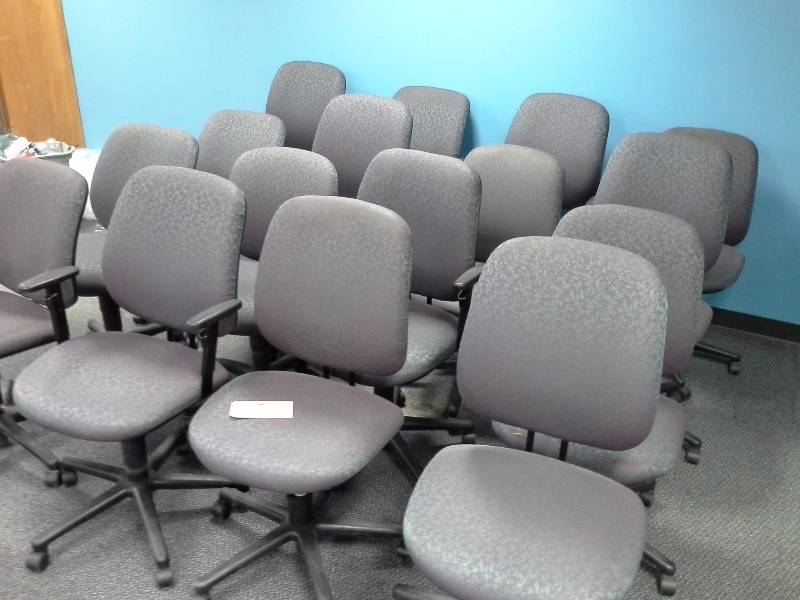 (16) Office Chairs