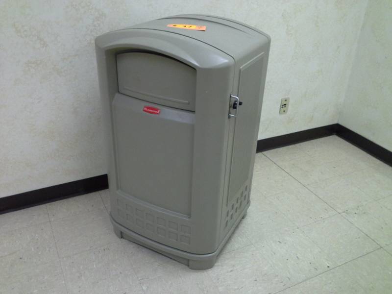 Rubbermaid Trash Receptacle