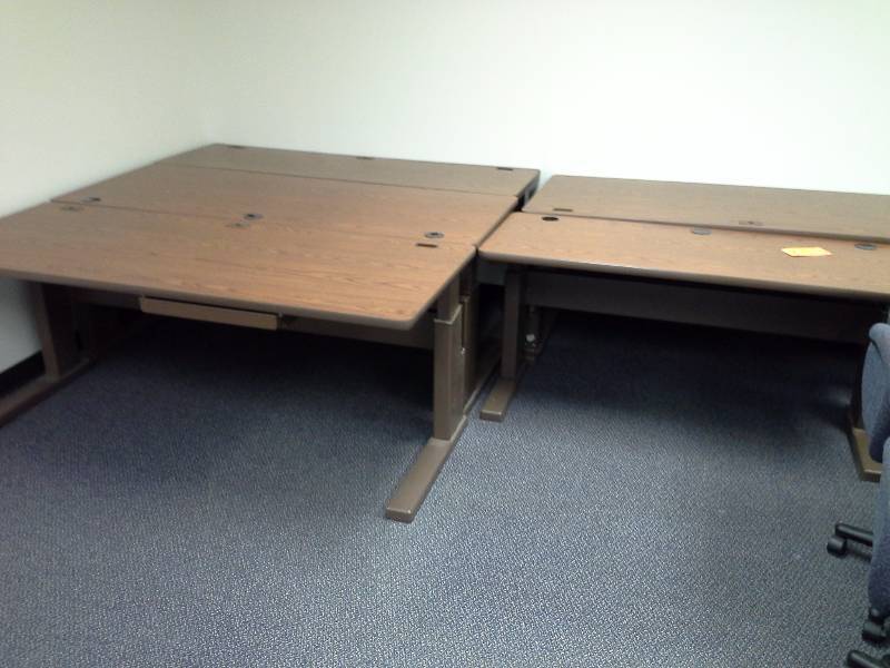 (5) Adjustable Training Tables