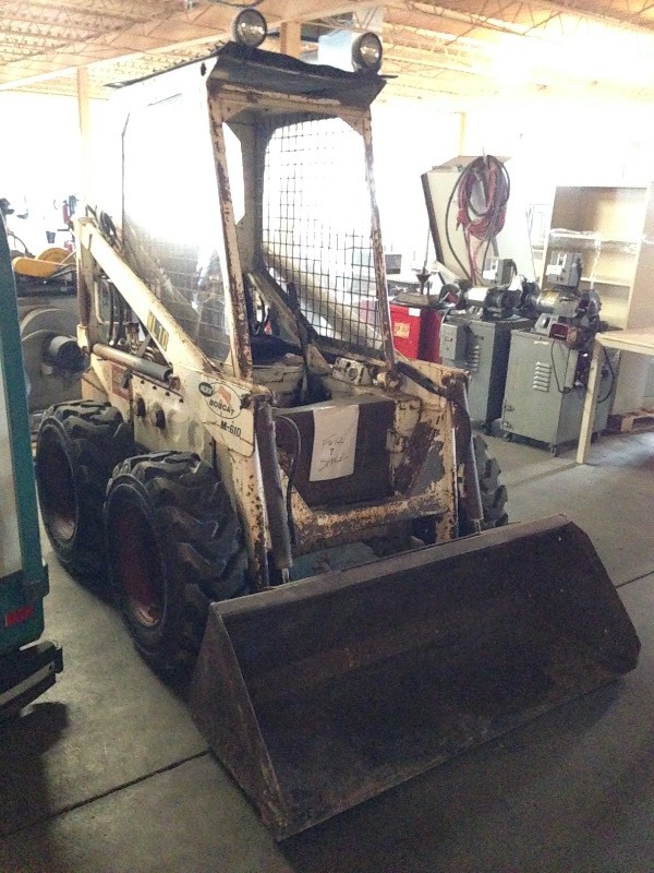 Bobcat M-610 skid steer