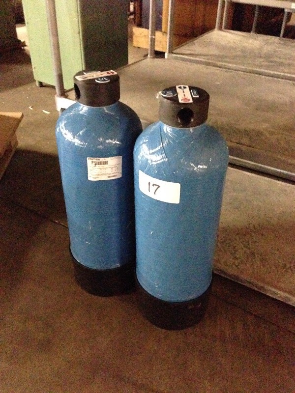 2 pressure tanks