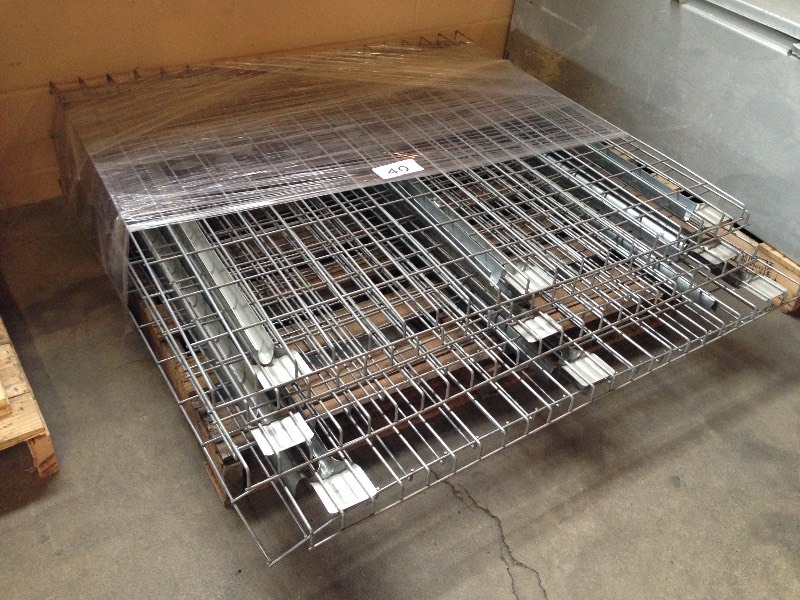 Small lot of pallet racking grating