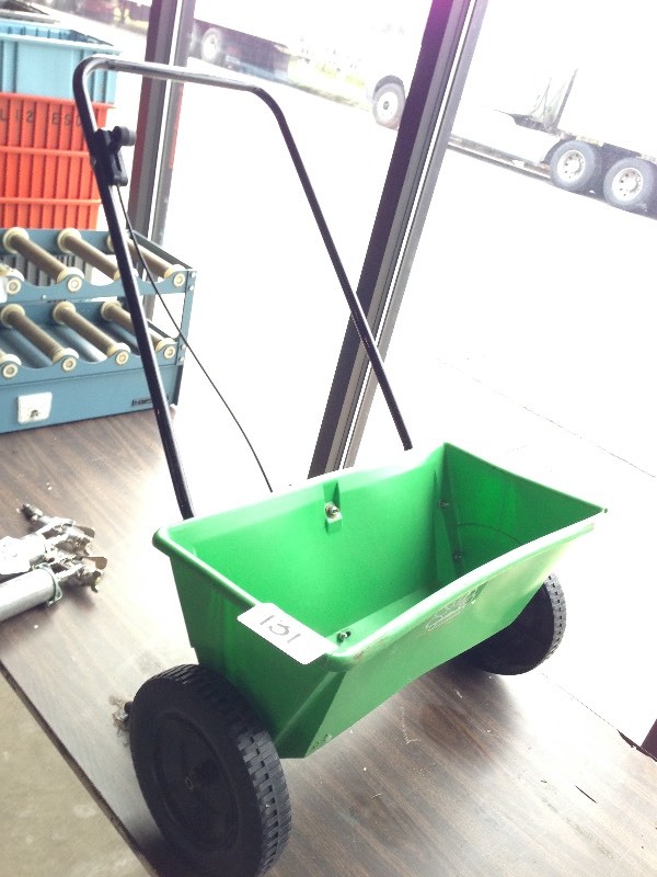 Lawn spreader