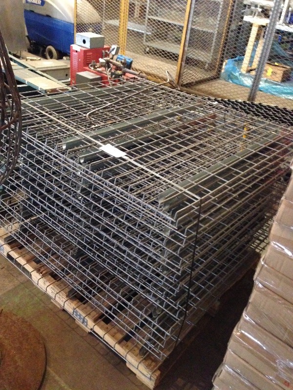 Lot of pallet racking grates