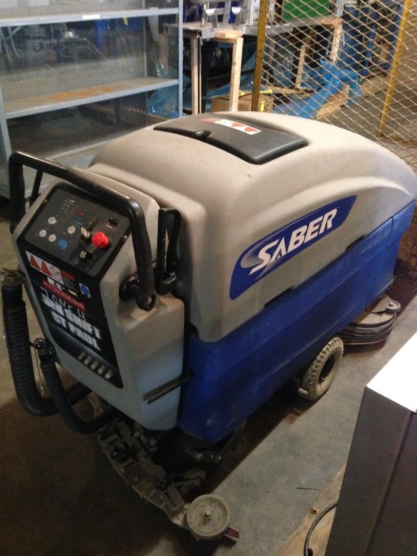 Saber floor scrubber