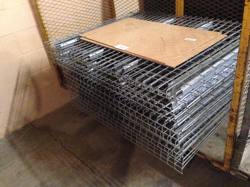 Lot of pallet racking grates