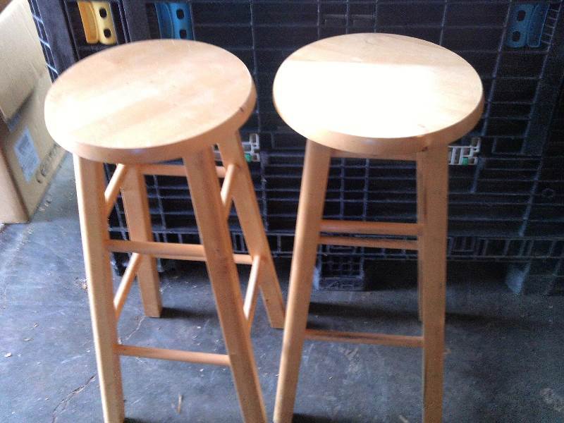 2 wooden bar stools