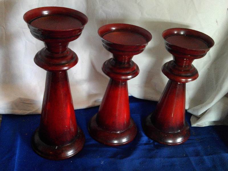 set of three pedistal holders