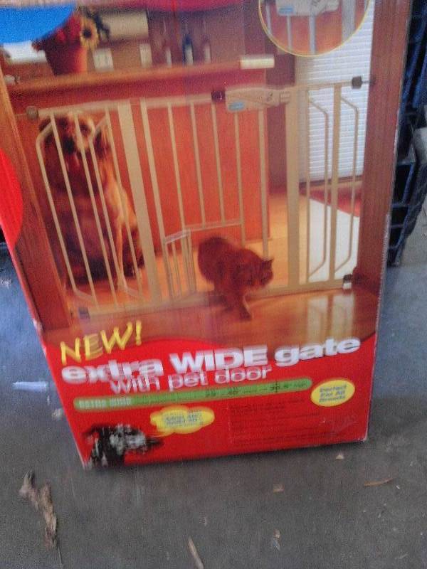 extra wide gate with pet door