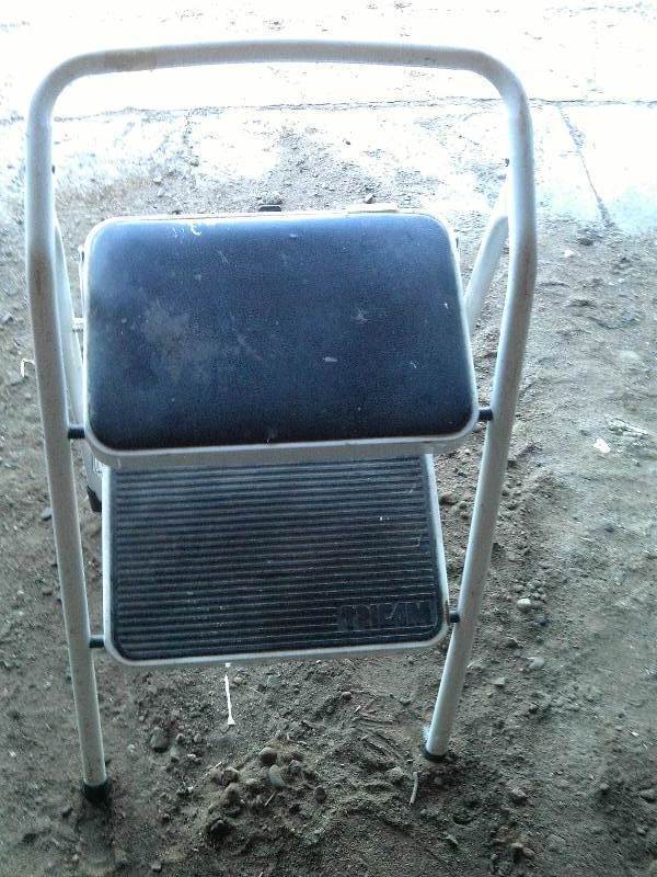 folding 2 step ladder