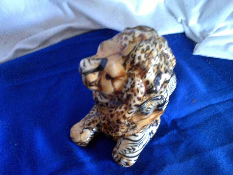 african glass lion
