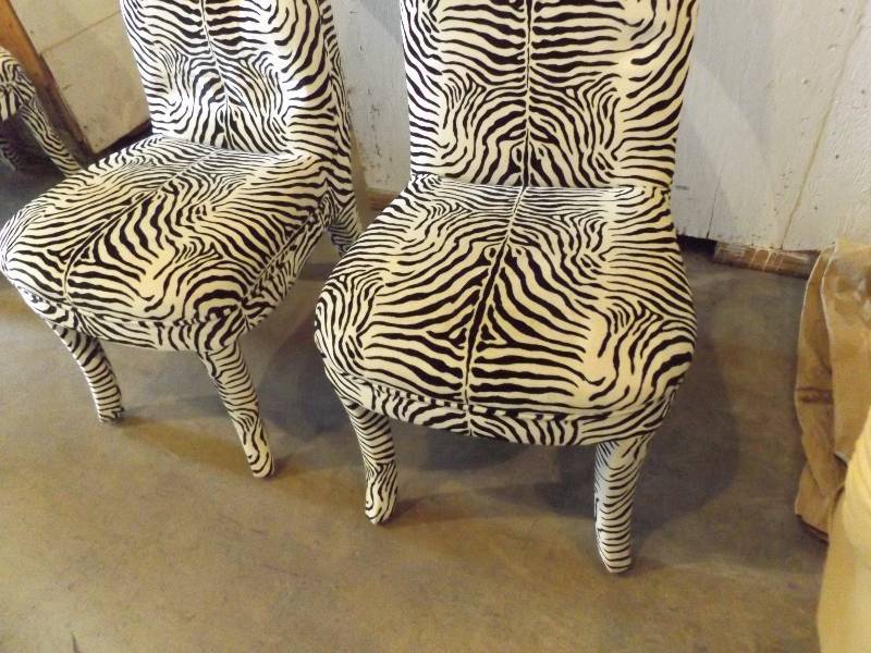 This item has been halted - there are only 10 chairs and 12 were listed.