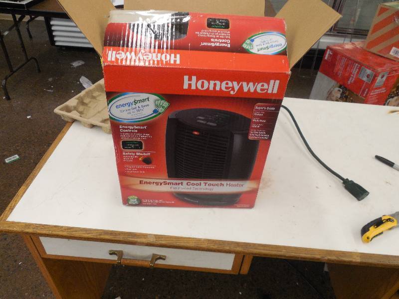 lot 6 image: Honeywell Deluxe Energy Smart Cool Touch Heater, Black