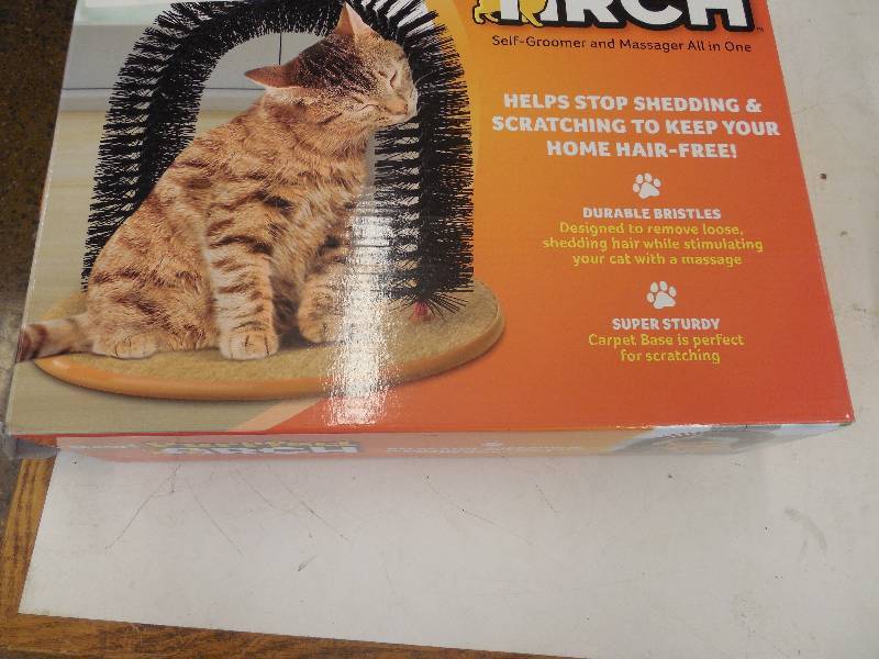 lot 29 image: PURRFECT ARCH SELF GROOMING CAT UTENSIL