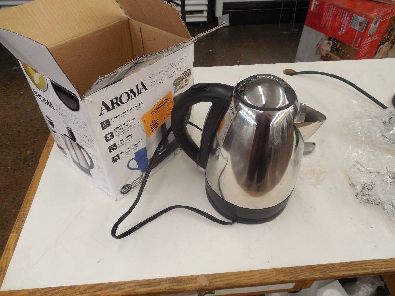 lot 41 image: Aroma Stainless Steel 7-Cup Electric Tea Kettle