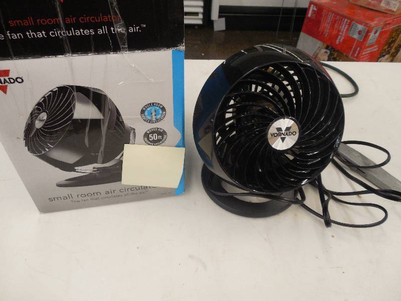 lot 42 image: Vornado 160 Small Air Circulator Fan