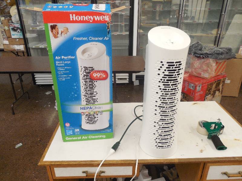 lot 43 image: HONEYWELL MEDIUM LARGE ROOM TOWER AIR PURIFIER