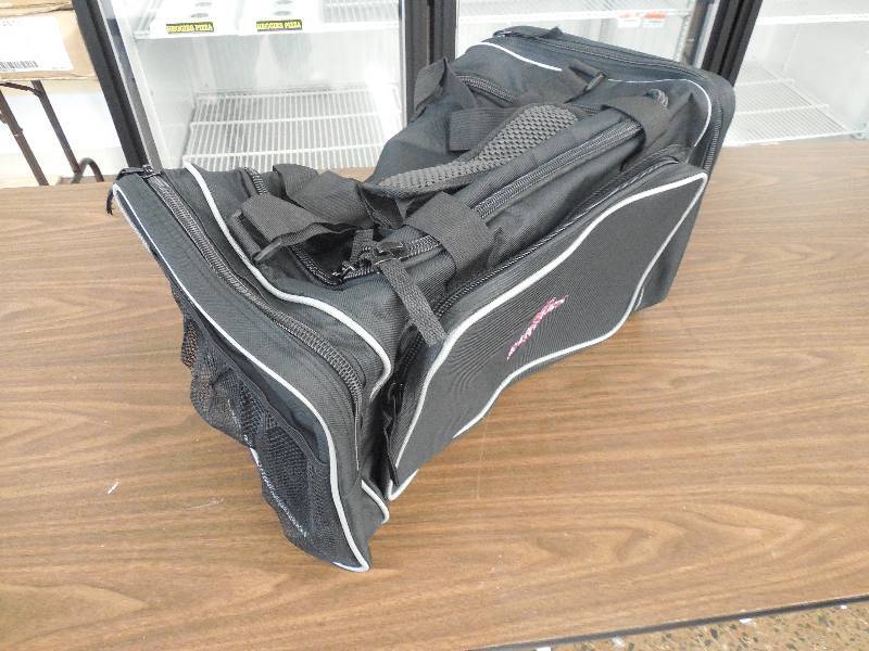 lot 50 image: MAJOR LEAGUE BASEBALL BOSTON TEXAS RANGERS DUFFLE BAG