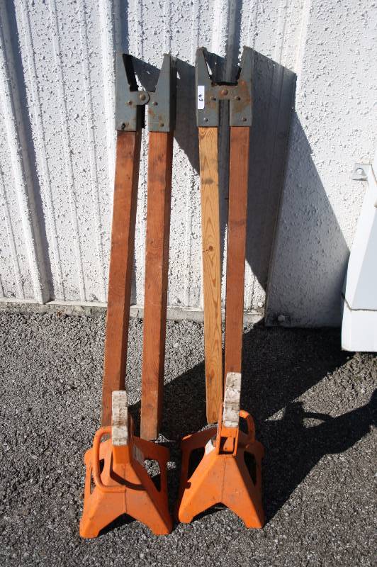 Jack stands and sawhorse legs