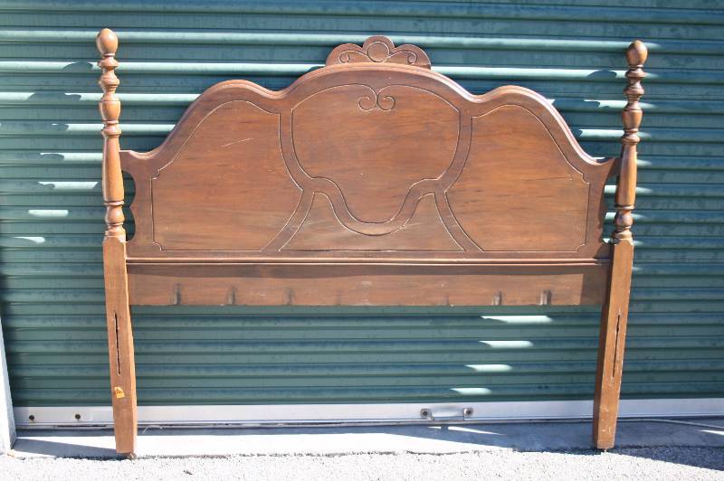 Antique full bed